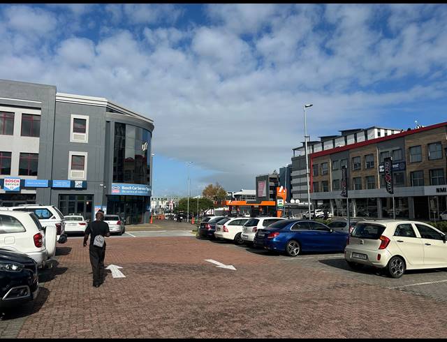 182M² BUILDING TO LET IN TYGER VALLEY